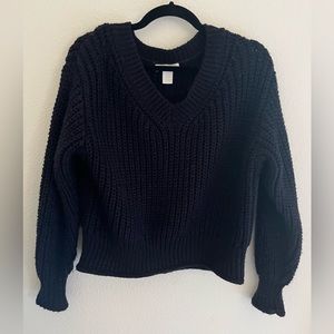 Adorable V-neck dark blue sweater!